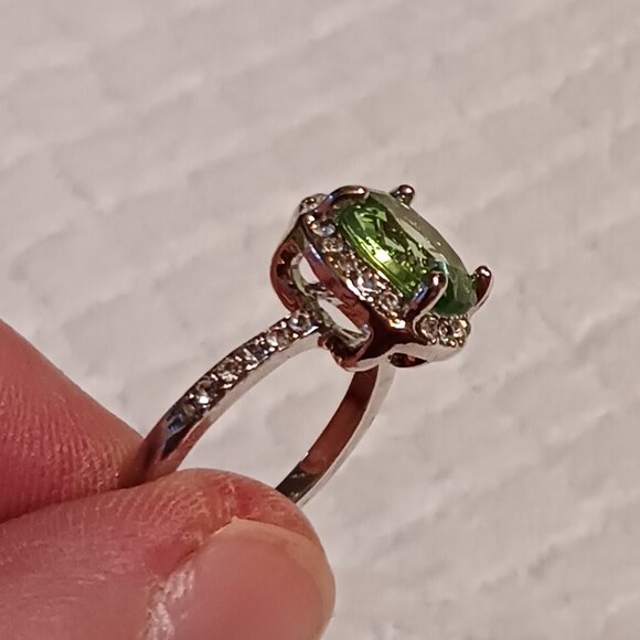 Green Peridot CZ Halo Silver Fashion Ring Size 7 NWOT - Picture 11 of 14